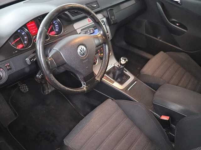 Volkswagen Passat Variant Sportline 2.0 FSI HU bis 04/2025 Klimaautomatik, Stand- und Sitzheizung