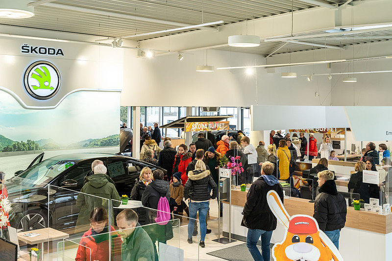 Besucher entdecken große Modellvielfalt für die ganze Familie beim Škoda Buffet